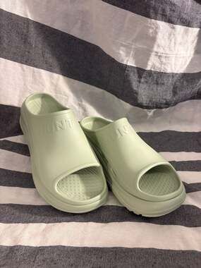 Hunter Women's Haddie Slip-On Platform Slide Sandals in Medium Green